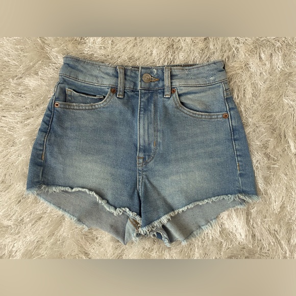 High waisted Booty Light-Wash Denim Shorts - Picture 1 of 5